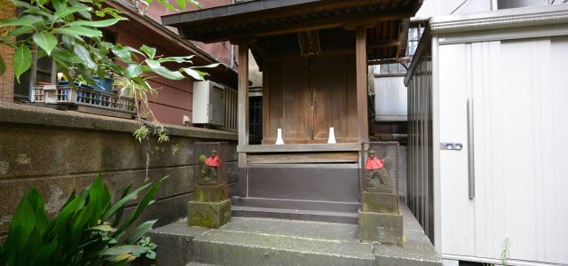 Tempio Hanabusa Inari, nascosto nel centro di Akihabara!