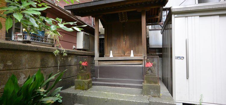 Tempio Hanabusa Inari, nascosto nel centro di Akihabara!