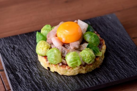 okonomiyaki, l'uovo è spettacolare