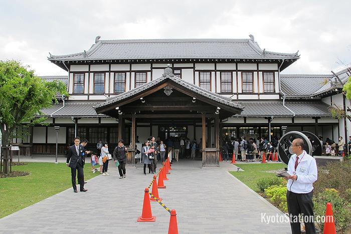 L'ex stazione Nijo, del 1904, in uso sino al 1997