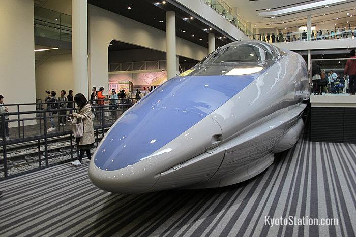 La serie 500 dello shinkansen viaggiava a 300km all'ora