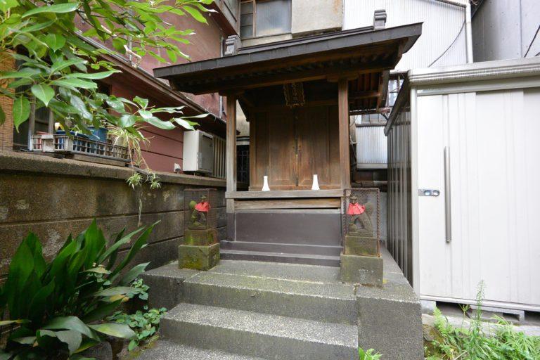 Tempio Hanabusa Inari, nascosto nel centro di Akihabara!