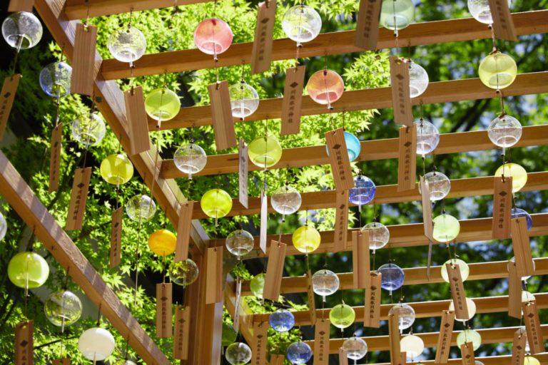 Il corridoio di campanelle a vento furin al tempio Hikawa di Kawagoe