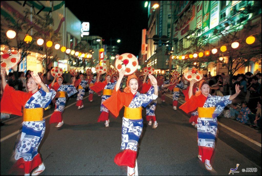 Hanagasa matsuri a yamagata