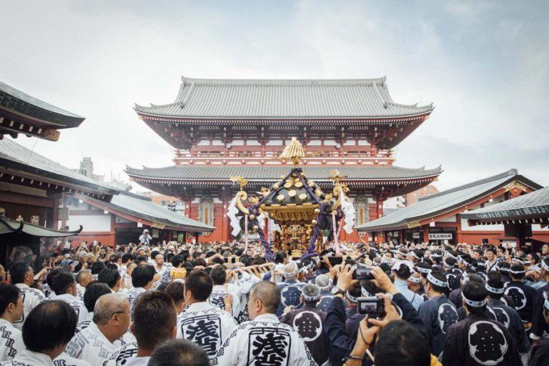 Il Sanja Matsuri di Tokyo visto dal fotografo Benjamin Beech