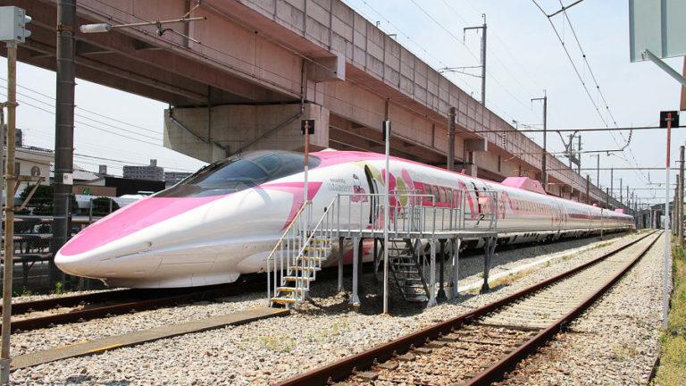 In viaggio con Hello Kitty sui treni “proiettile” giapponesi