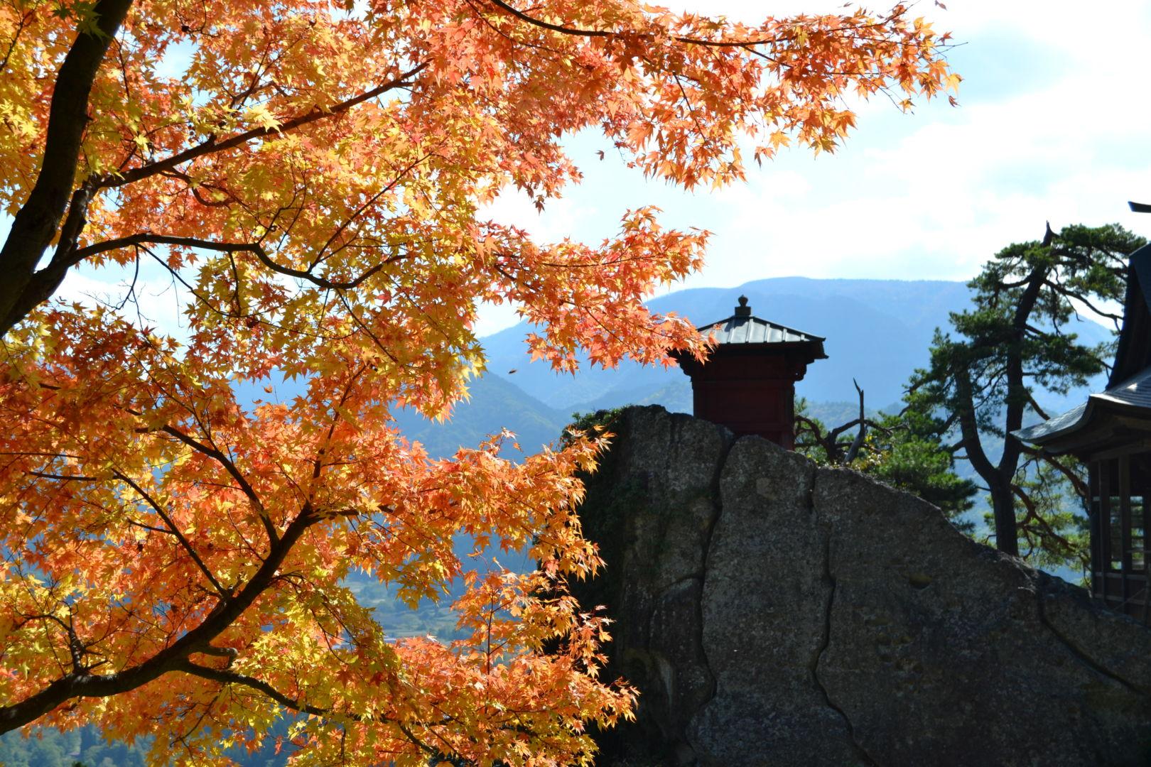 tempio yamadera yamagata autunno foglie rosse momijigari