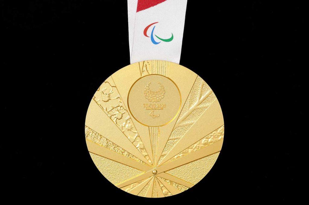 Medaglia paralimpica oro tokyo 2020 retro