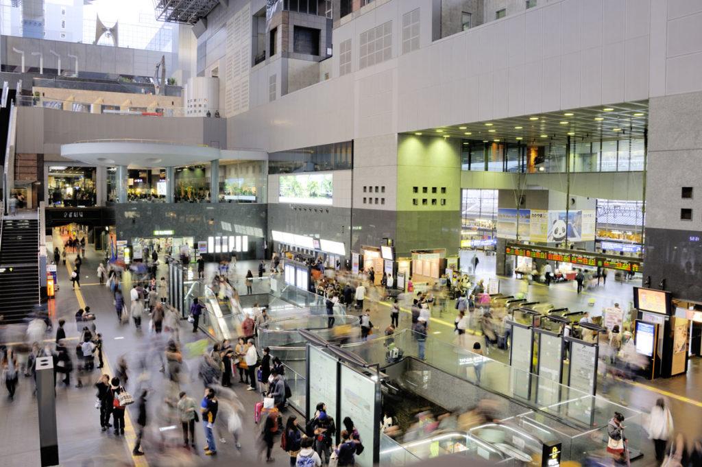 osaka city station, l'interno della stazione di osaka