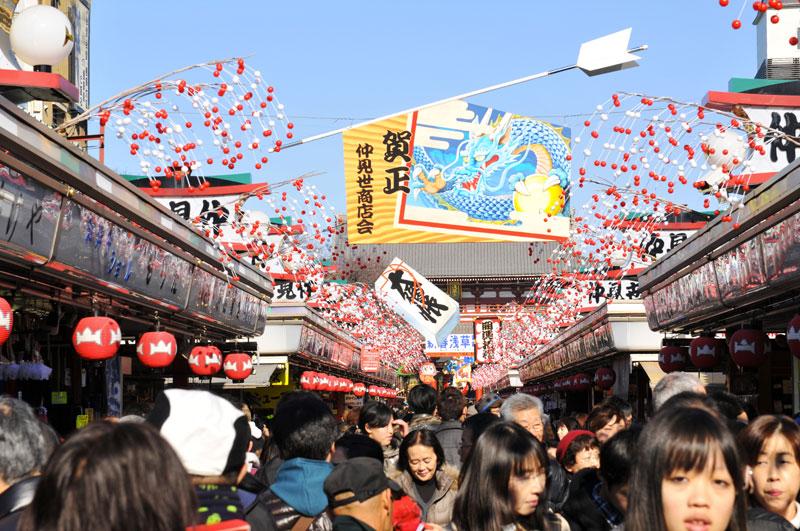 hatsumode asakusa sensoji tokyo nakamise dori fare capodanno in giappone