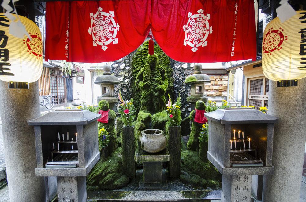 Tempio hozenji a osaka Mizukake-Fudo
