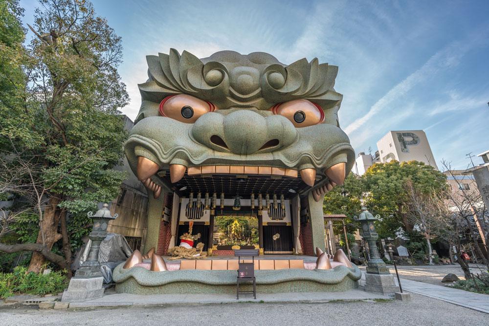 santuario osaka namba yasaka a forma di leone